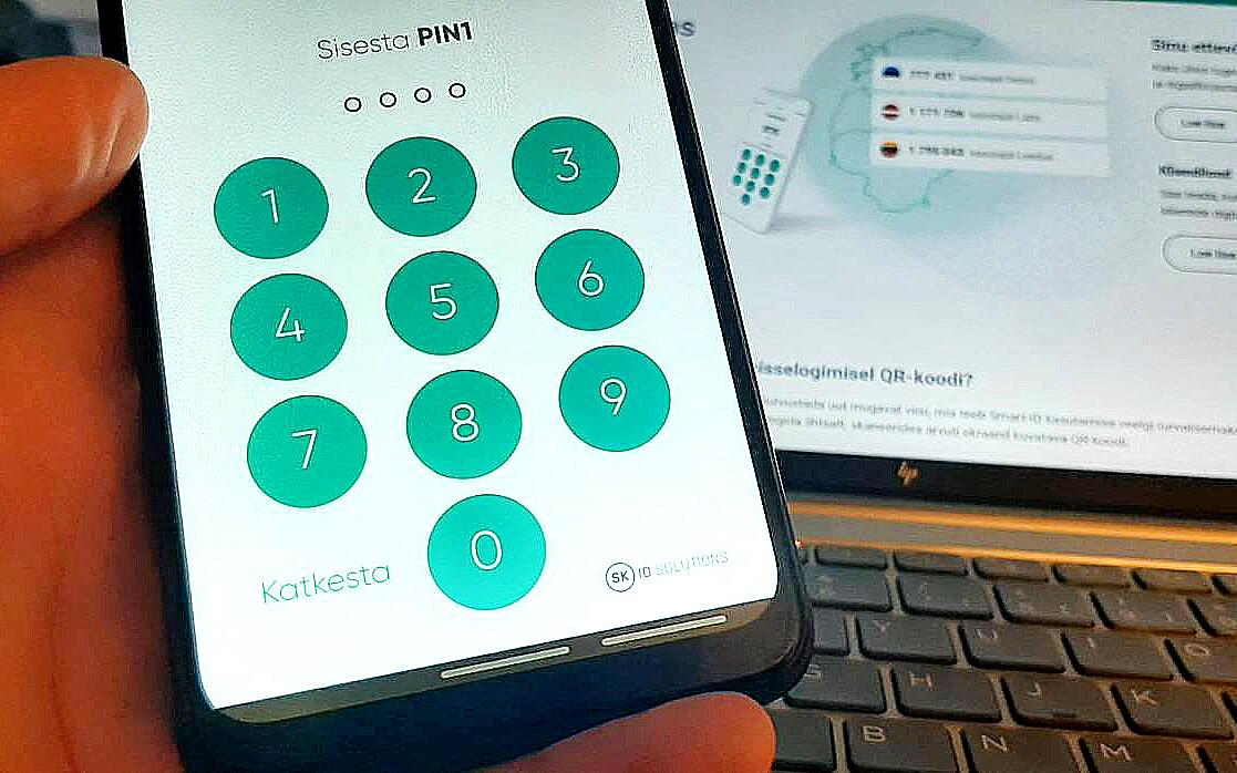 Экран смартфона с вводом PIN-кода — иллюстрация к новости о телефонных мошенниках